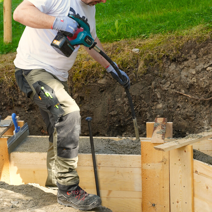 Beton mit Rüttelflasche verdichten